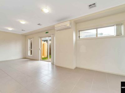 2 / 25-27 Starflower Way, Truganina