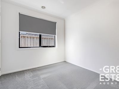 4 AQUATIC DRIVE, Cranbourne West