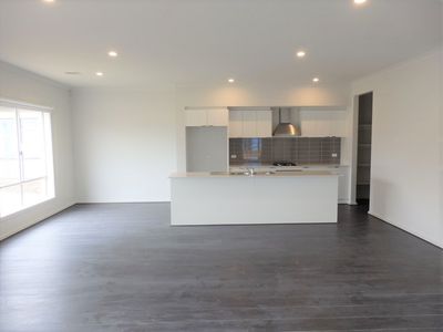 62 Newport Avenue, Williams Landing