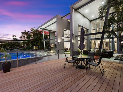 8 Carling Court, Raby Bay