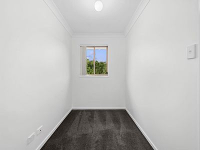 37 Sunrise Crescent, Regents Park