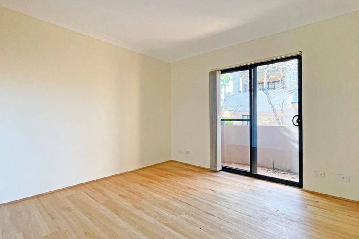 15 / 18 Eastbourne Road, Homebush West
