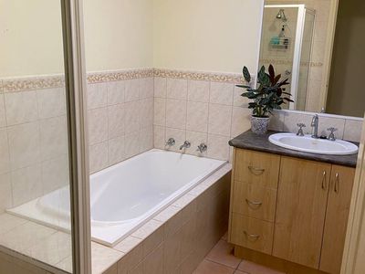 2 / 10 Hope Way, Tarneit
