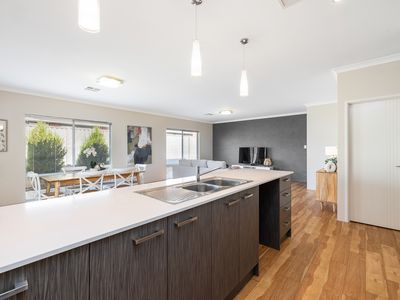 11 Barnard Grove, Byford