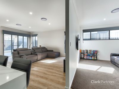 18 Houghton Street, Spring Mountain