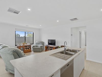 47 Lewis Crescent, Finley