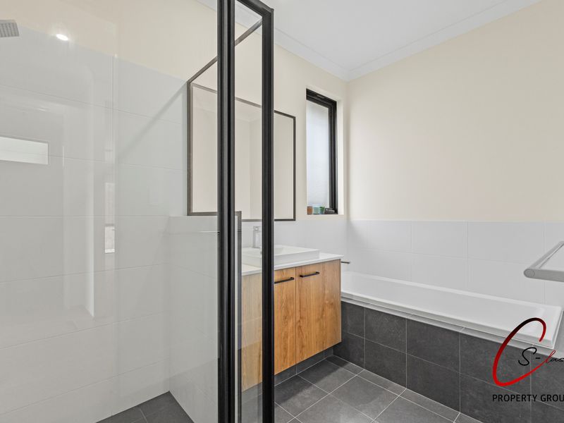 10 Iwasaki Crest, Ellenbrook