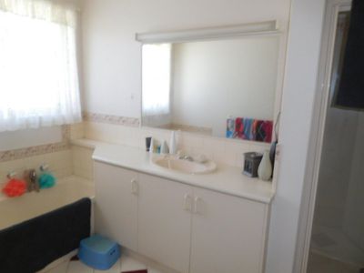 19 Decastella Drive, Horsham