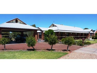 135 Barnes Boulevard, Horsham