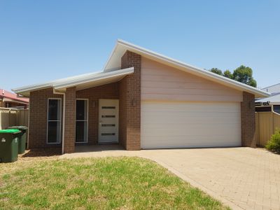 4A Keswick Park Way, Dubbo