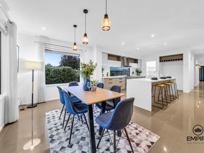 27 Strikeline Crescent, Clyde North