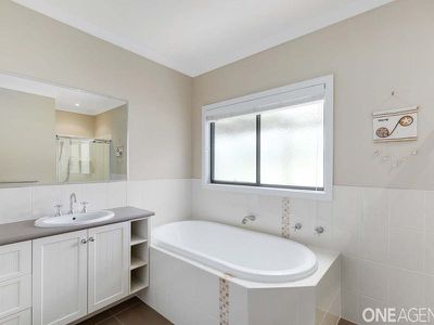 12 Oakes Drive, Burrum Heads