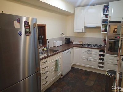130 Oaktree Drive, Hampton Park
