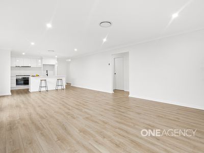25 Yerrinbool Parade, Tullimbar