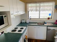 8 / 9  Bayside Court, Thorneside