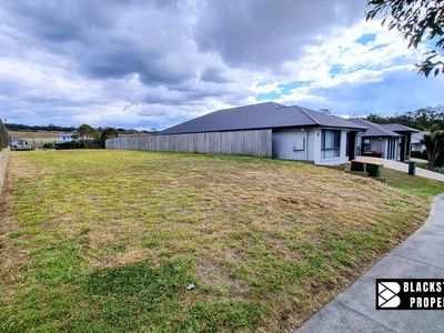 8 Imperial Crescent, Narangba