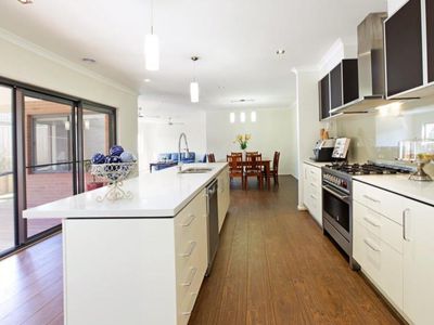 6 Sandridge Street, Leopold