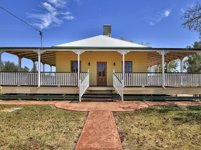 71-73 CRANE STREET, Longreach