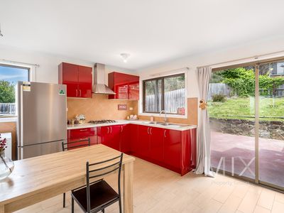 1 / 8 Opal Drive, Blackmans Bay