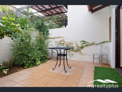 4 / 10 Queens Crescent, Mount Lawley