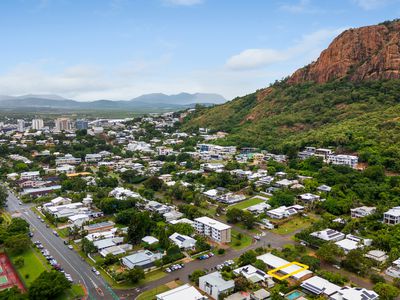 3 / 2 Burke Street, North Ward