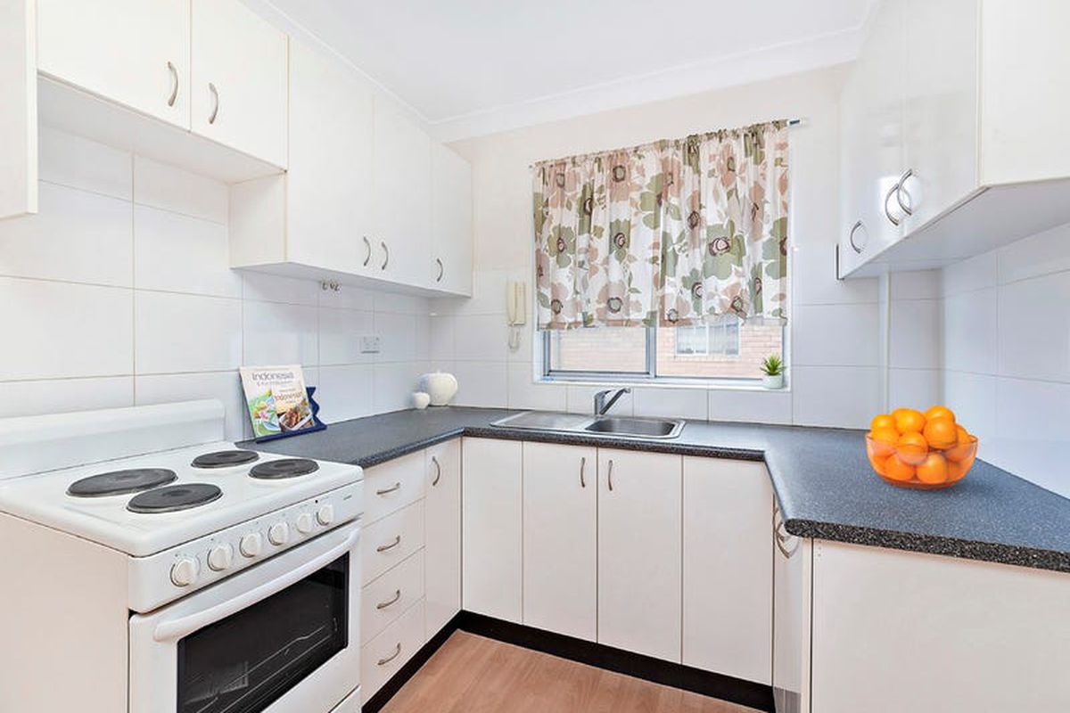 4 / 31-33 Hampstead Road, Homebush West