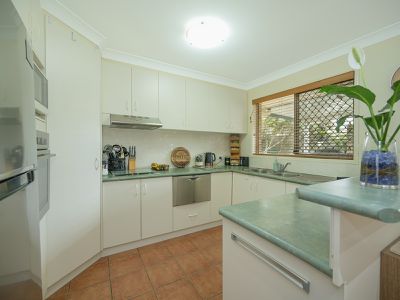 2 / 82 Weetwood, Newtown