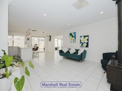 28 Newgain Cres, Carramar