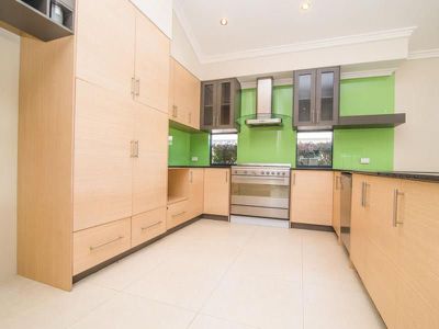 31 Birmingham Parade, Piara Waters