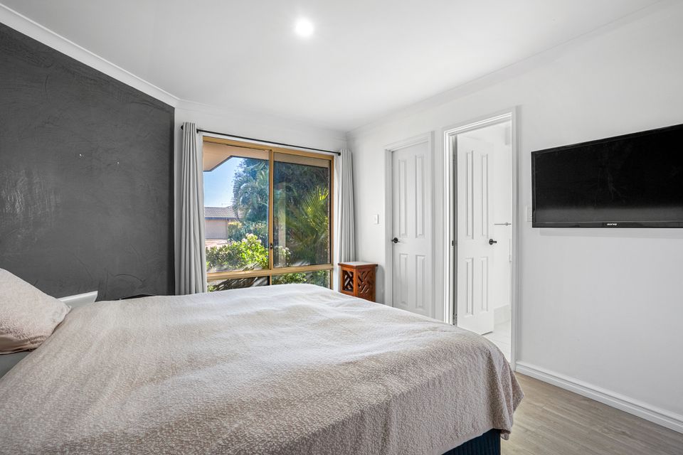 24 MANLY CRESCENT, Warnbro