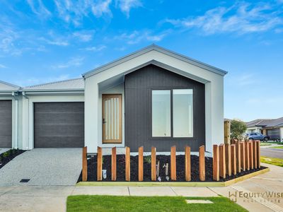 16 Swansea Road, Manor Lakes