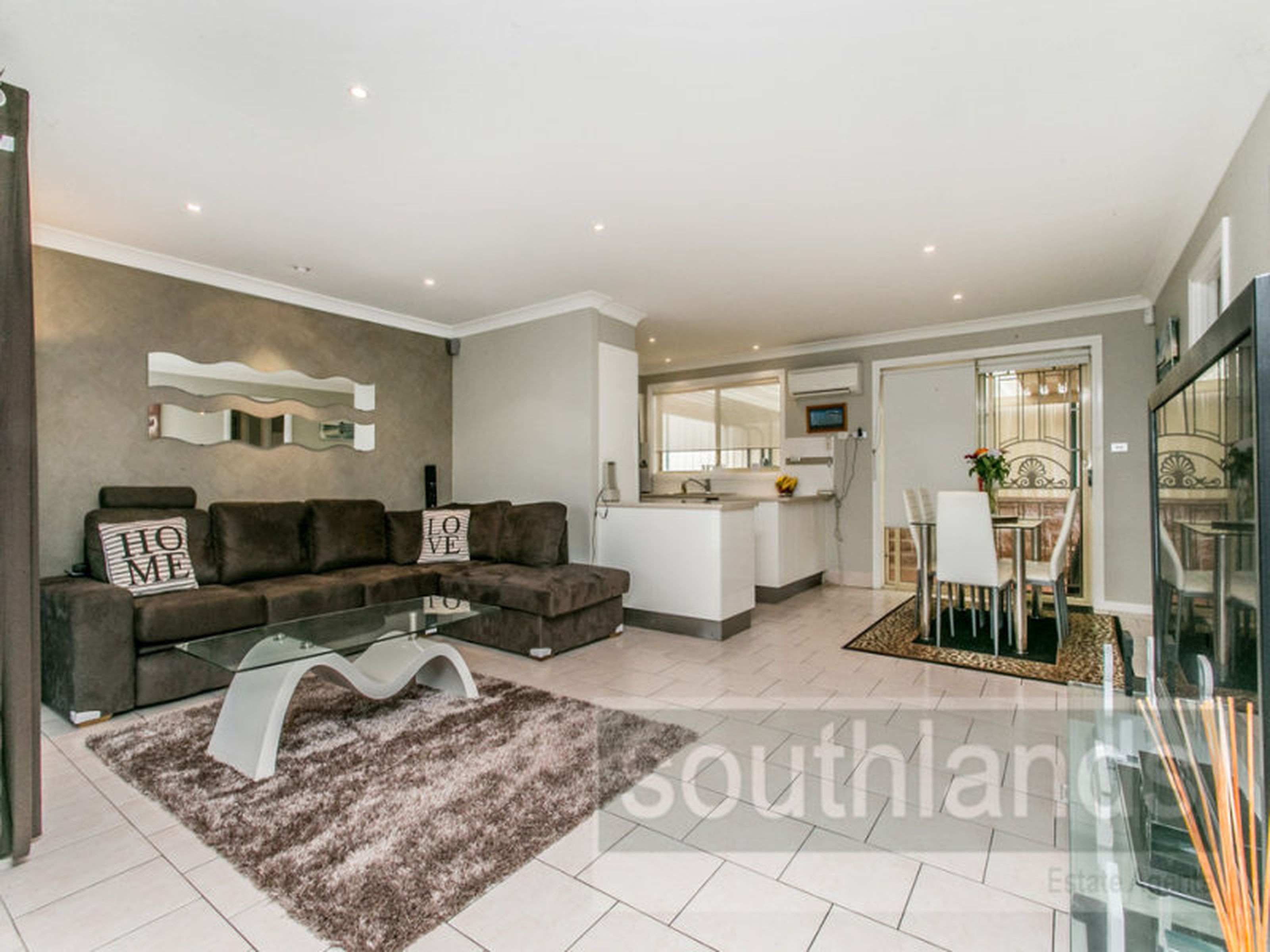 1 Barronfield Drive, GLENMORE PARK