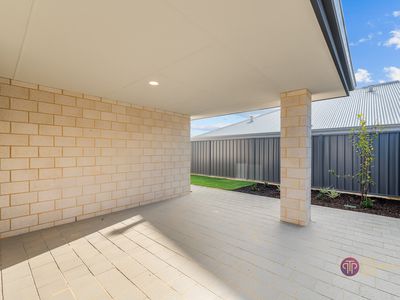 19 Flannigan Approach, Champion Lakes