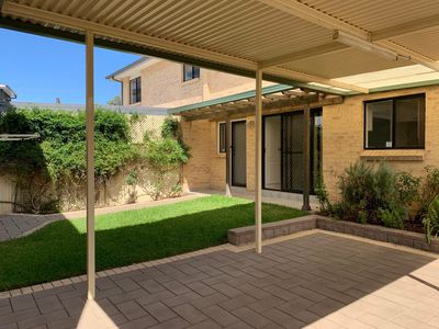 2 / 5 Lang Road, Casula