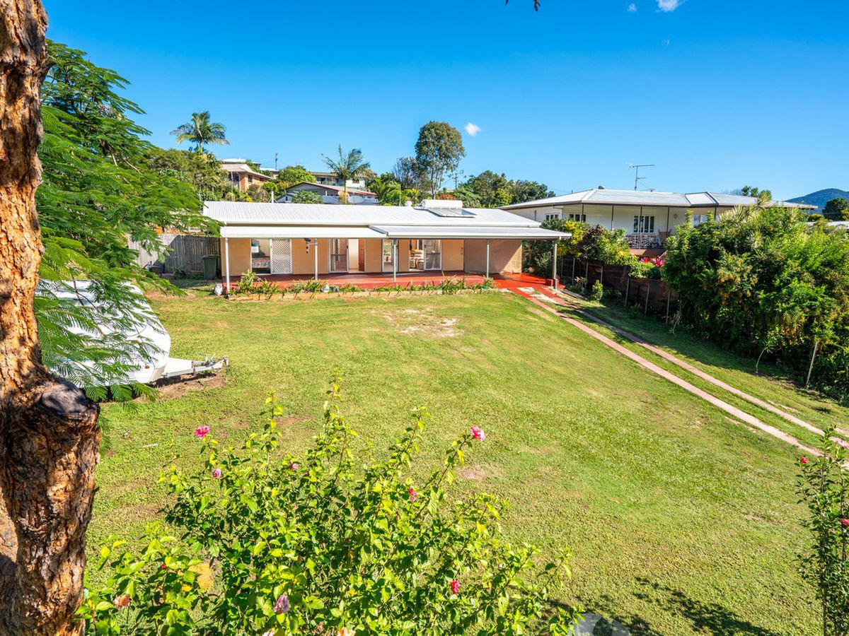8 DANBULLA CRESCENT, Atherton
