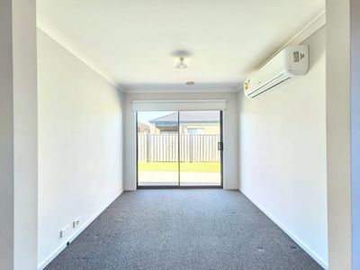 12 Kilcunda Drive, Truganina