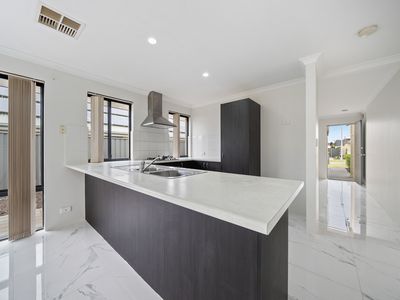 18 Montane Turn, Banksia Grove