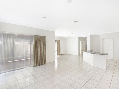 8 Dewvale Place, Craigieburn