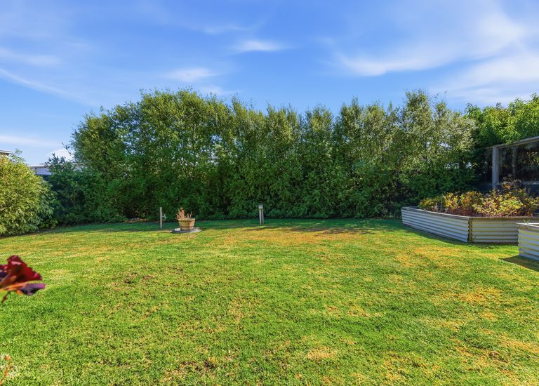 8 Aquarius Court, Portland North