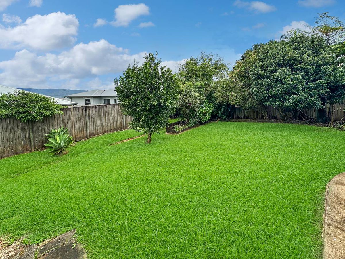 11 Rosenberg St, Atherton