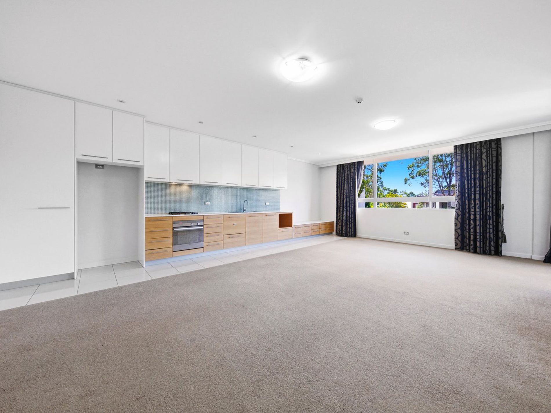 A108 / 6 Ave Of Oceania, Newington
