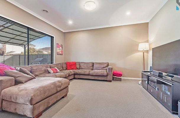 27 Cheltenham Close, Craigieburn