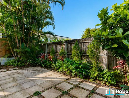 Townhouse in the heart of Coolum Beach image 13 Townhouse in the heart of Coolum Beach image 13