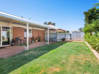 1B Paddington Drive, Hannans