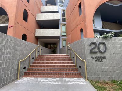 710 / 20 Wardens Walk, Coburg