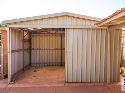 8 Barton Way, Newman