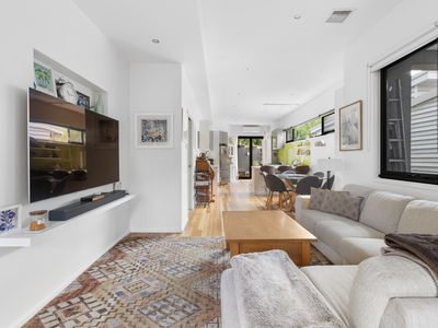 2 / 14A Pole Street, Seddon