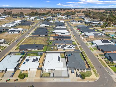 28 Vineyard Circuit, Yarrawonga