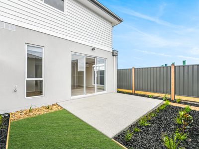 18 Pewter Walk, Clyde North