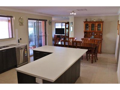 26 Caulfield Drive, Ascot